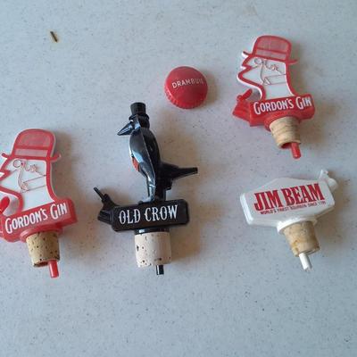 Vintage Plastic Bottle Stoppers Old Crow, Jim Beam, Gorden's Gin