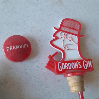 Vintage Plastic Bottle Stoppers Old Crow, Jim Beam, Gorden's Gin