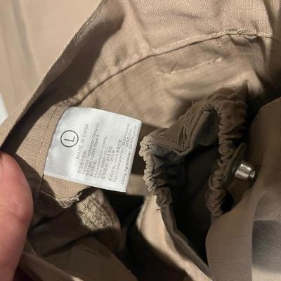 New light weight cargo pants menâ€™s large