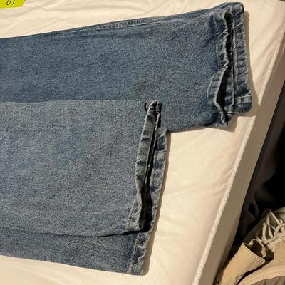 Wrangler 34 x 32 menâ€™s jeans