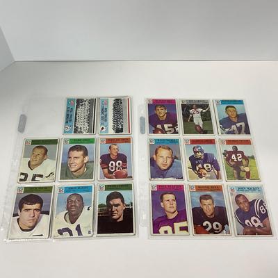 -56- SPORTS | 1965 Football Cards