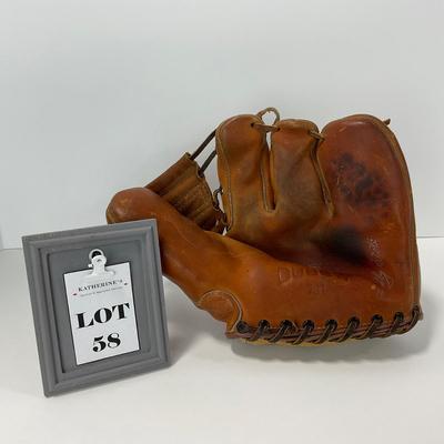 -58- SPORTS | 1920â€™s Three Fingered Baseball Glove