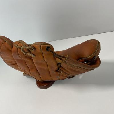 -58- SPORTS | 1920â€™s Three Fingered Baseball Glove