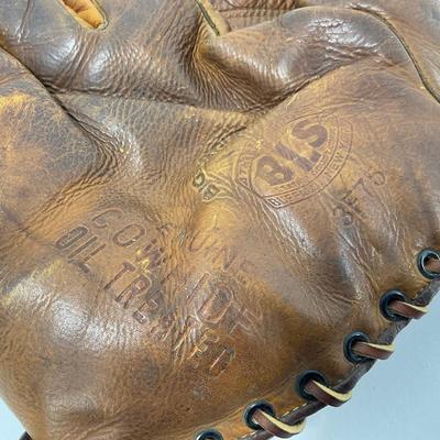 -59- SPORTS | 1950â€™s Sibby Sisti Dubow Baseball Glove