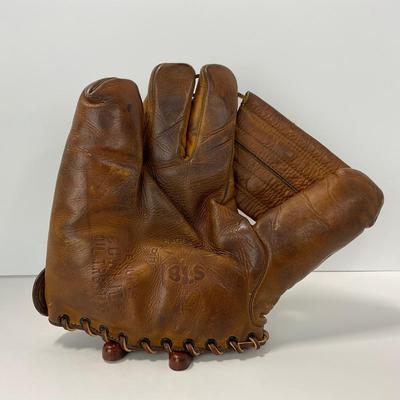 -59- SPORTS | 1950â€™s Sibby Sisti Dubow Baseball Glove