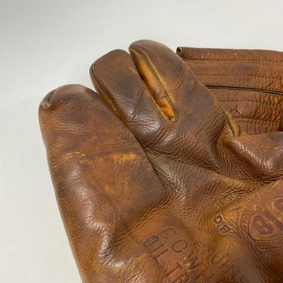 -59- SPORTS | 1950â€™s Sibby Sisti Dubow Baseball Glove