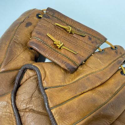 -59- SPORTS | 1950â€™s Sibby Sisti Dubow Baseball Glove