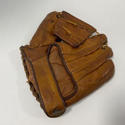 -59- SPORTS | 1950â€™s Sibby Sisti Dubow Baseball Glove