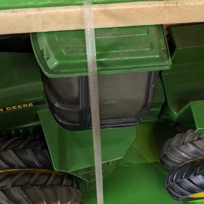 Ertl 8760 John Deere 4WD Tractor In Box- Stk # 5595