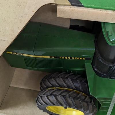 Ertl 8760 John Deere 4WD Tractor In Box- Stk # 5595