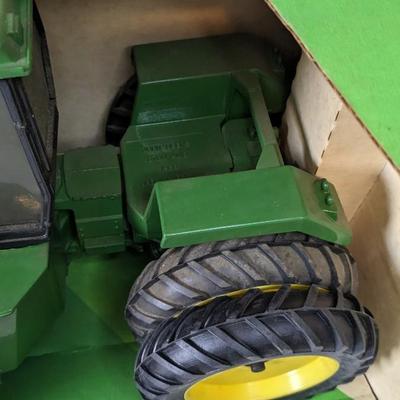 Ertl 8760 John Deere 4WD Tractor In Box- Stk # 5595