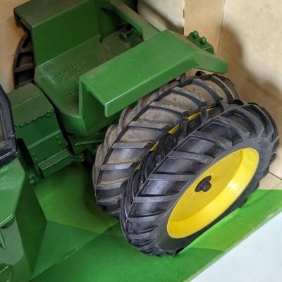 Ertl 8760 John Deere 4WD Tractor In Box- Stk # 5595