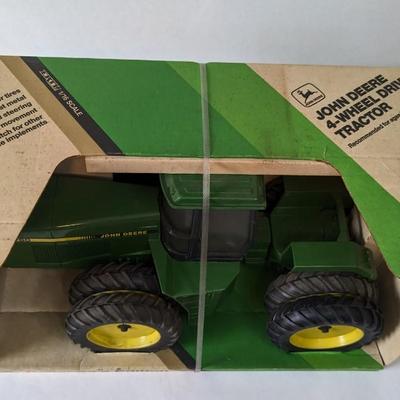 Ertl 8760 John Deere 4WD Tractor In Box- Stk # 5595