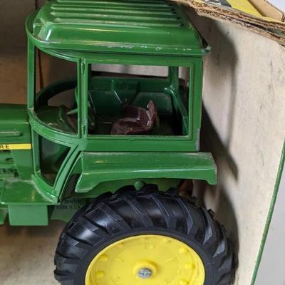 Ertl Blueprint Replica Corn Planter and Generation II Tractor In Box