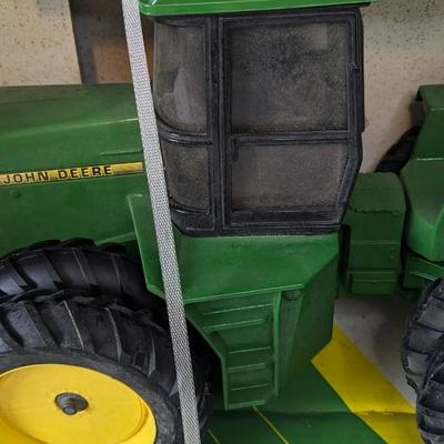 Ertl 8870 John Deere Tractor In Box-Stk # 5762