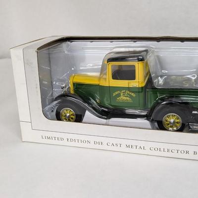 SpecCast John Deere Collectors Banks