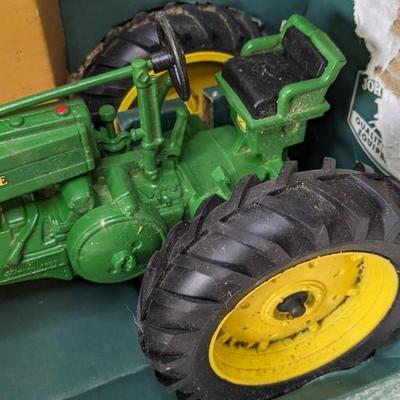 Ertl Collectors Edition John Deere Model B and Model G Tractors