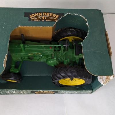 Ertl Collectors Edition John Deere Model B and Model G Tractors