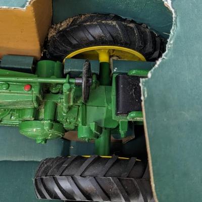Ertl Collectors Edition John Deere Model B and Model G Tractors