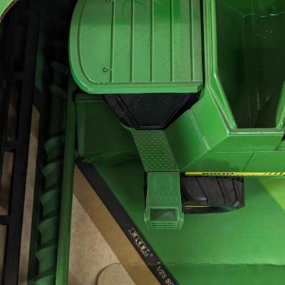 Ertl 9600 John Deere Combine In Box- Stk # 546