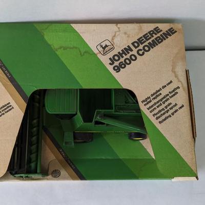Ertl 9600 John Deere Combine In Box- Stk # 546