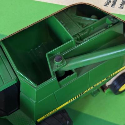 Ertl 9600 John Deere Combine In Box- Stk # 546