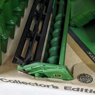Ertl 9600 John Deere Combine In Box- Stk # 546