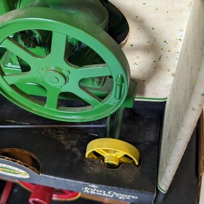 Ertl Vintage Engines John Deere Model E and Waterloo Boy In Box Tractors