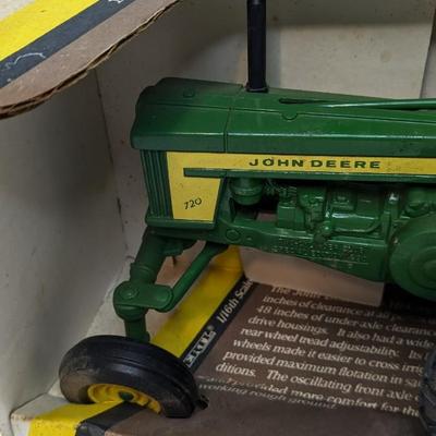 Ertl Blueprint Replica 720 Hi-Crop and 4010 Tractor