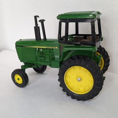 Ertl John Deere 4450, 4520 and Sound-Gard Tractors