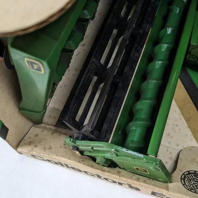 Ertl 9600 John Deere Combine In Box- Stk # 546