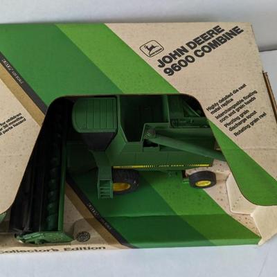 Ertl 9600 John Deere Combine In Box- Stk # 546