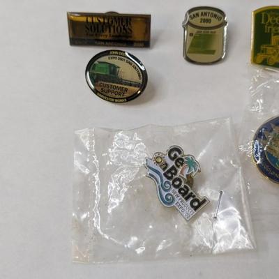 John Deere Expo Pins and Keychains