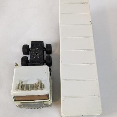 Ertl Semi Hauler Stock #3622 with Buckboard Wagons
