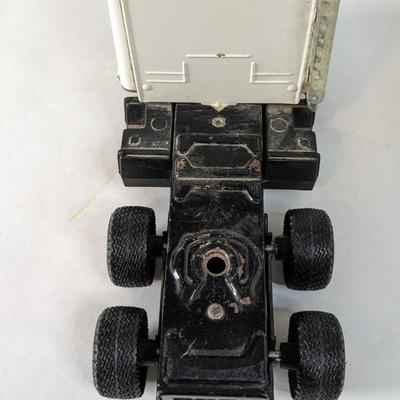 Ertl Semi Hauler Stock #3622 with Buckboard Wagons