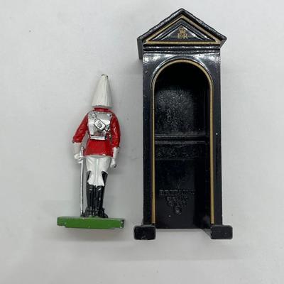 Vintage Britains England Cast Metal Royal Guard & Post Figurine ...