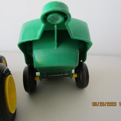 #32 John Deer Tractor and Trailer toy, plastic