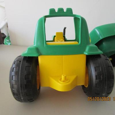 #32 John Deer Tractor and Trailer toy, plastic