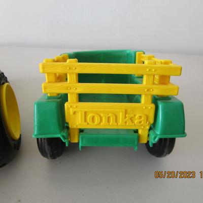 #32 John Deer Tractor and Trailer toy, plastic
