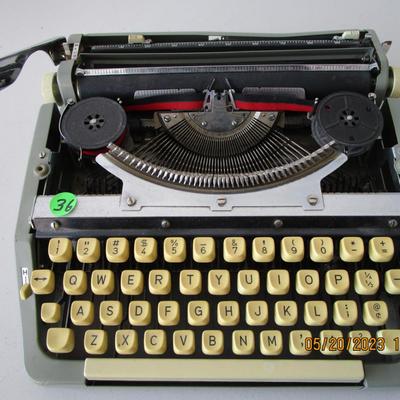 #36 Vintage typewriter
