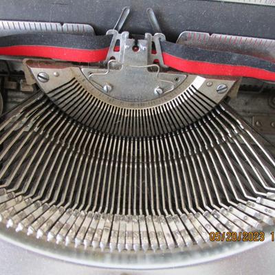 #36 Vintage typewriter