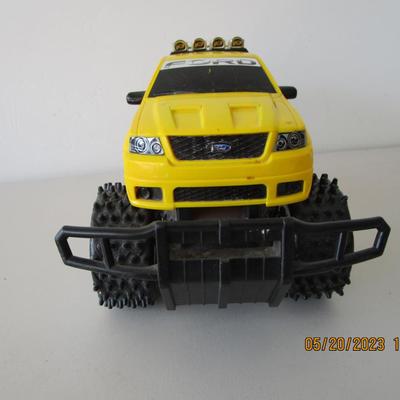 #40 Tyco Ford 4X4 truck, mostly plastic