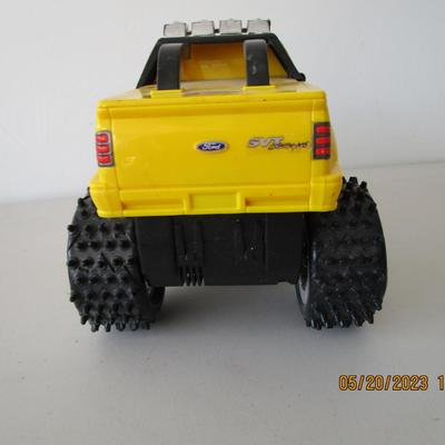 #40 Tyco Ford 4X4 truck, mostly plastic