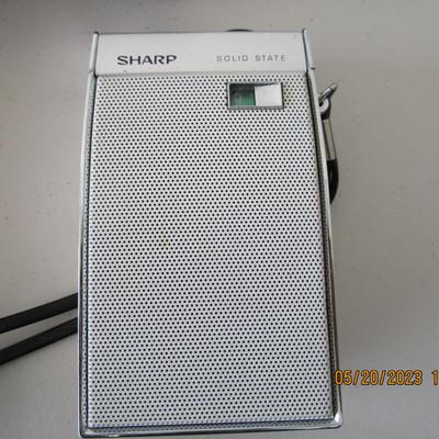 #42 Vintage transistor radios and battery charger