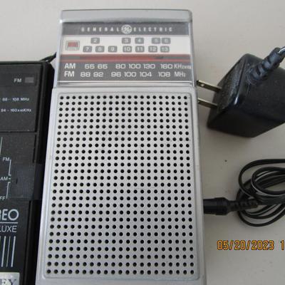 #42 Vintage transistor radios and battery charger