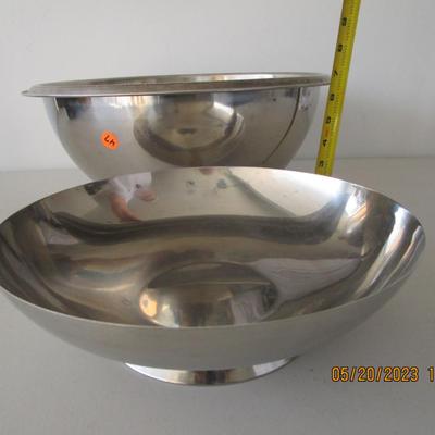 #47 Large stainless steel mixing bowl and serving bowl 