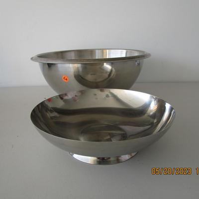 #47 Large stainless steel mixing bowl and serving bowl 