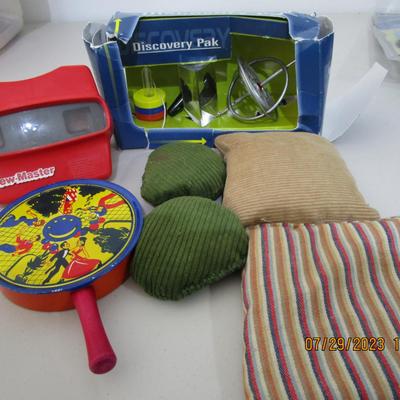 #68 Viewmaster, Discovery pack, bean bags, noise maker