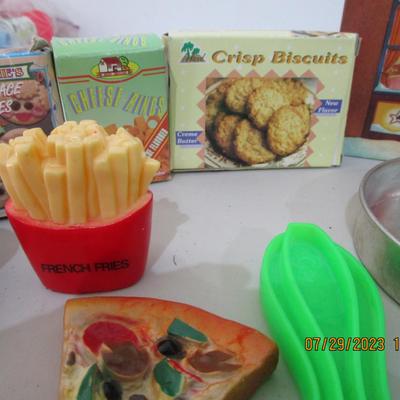 #71 Cafe box w/ pretend food boxes,  pretend food, play baking dishes
