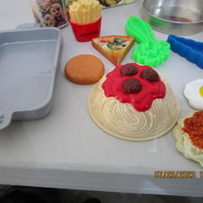 #71 Cafe box w/ pretend food boxes,  pretend food, play baking dishes